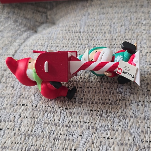 HALLMARK DISNEY KEEPSAKE LETTERS TO SANTA CHRISTMAS TREE ORNAMENT - Picture 8 of 12